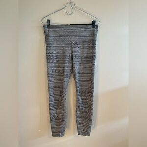 Athleta Black White Chaturanga Jacquard Tight Leggings Size Medium